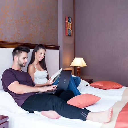Colosseum Hotel 4*