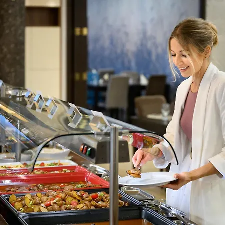 Colosseum Hotel 4*
